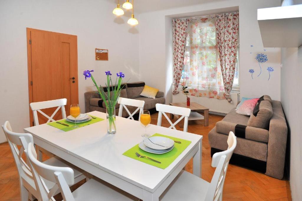 Condo In Vinohrady Prag Exteriör bild