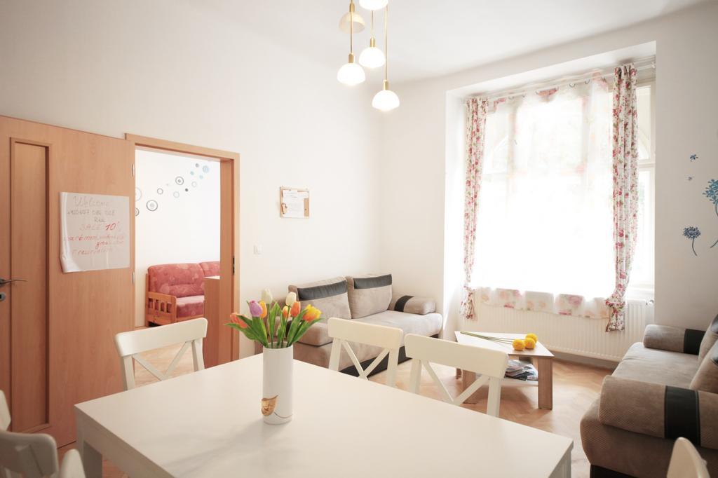 Condo In Vinohrady Prag Exteriör bild