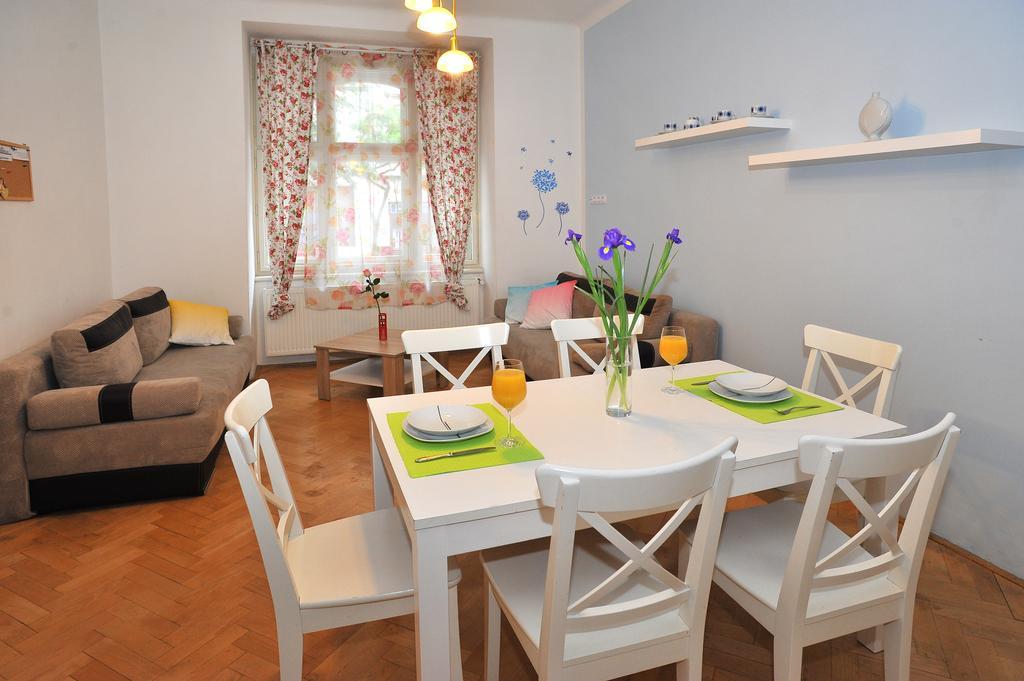 Condo In Vinohrady Prag Exteriör bild