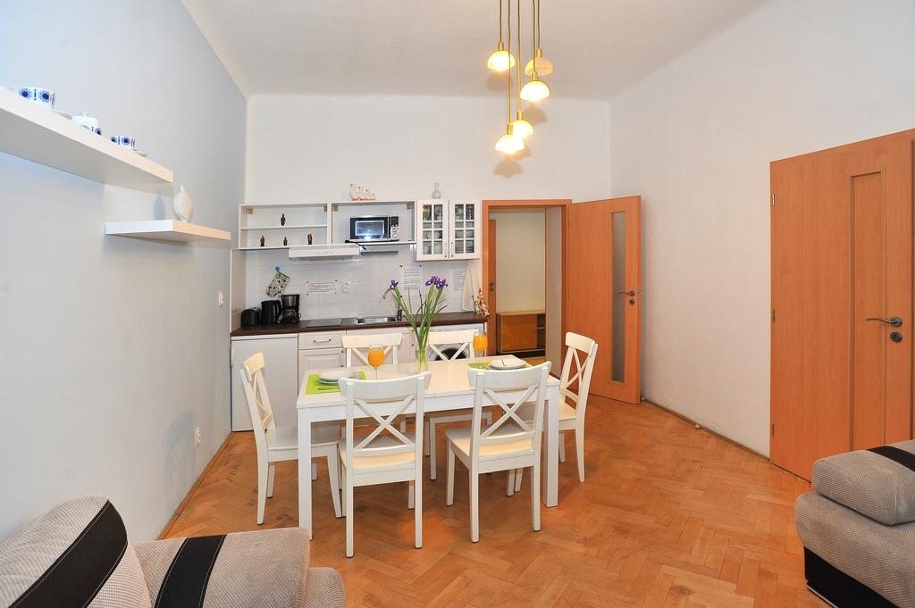 Condo In Vinohrady Prag Exteriör bild