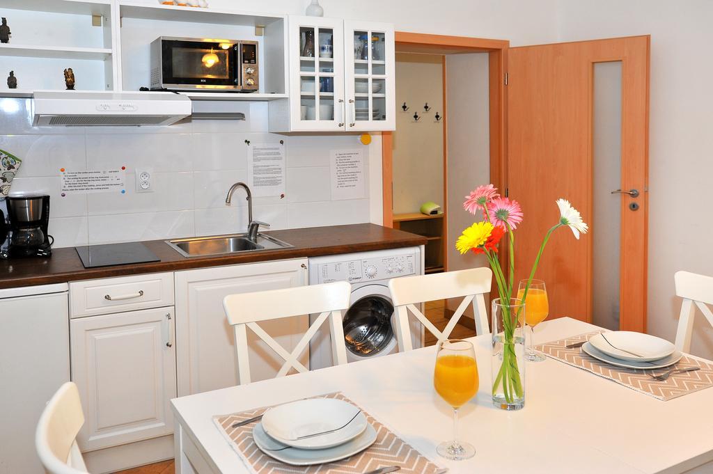 Condo In Vinohrady Prag Exteriör bild