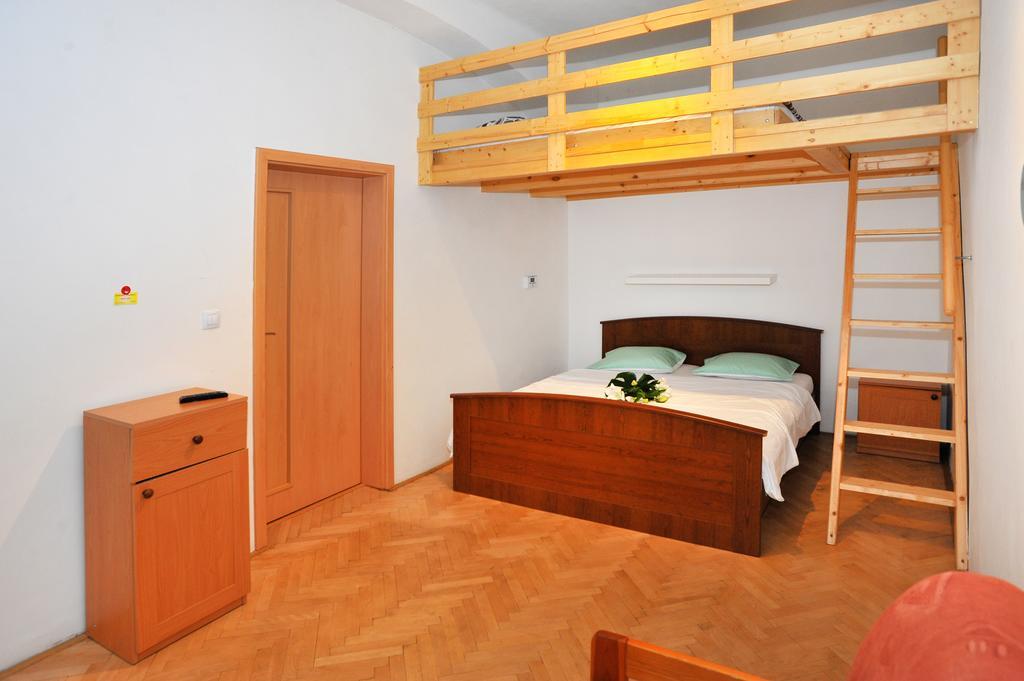 Condo In Vinohrady Prag Exteriör bild