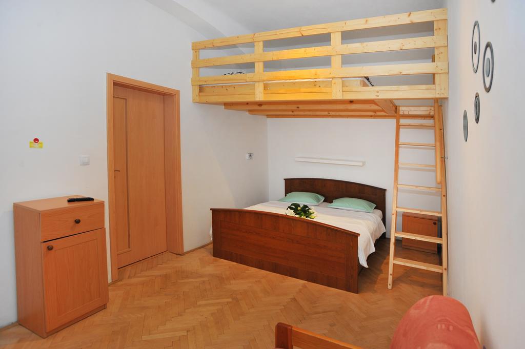 Condo In Vinohrady Prag Exteriör bild